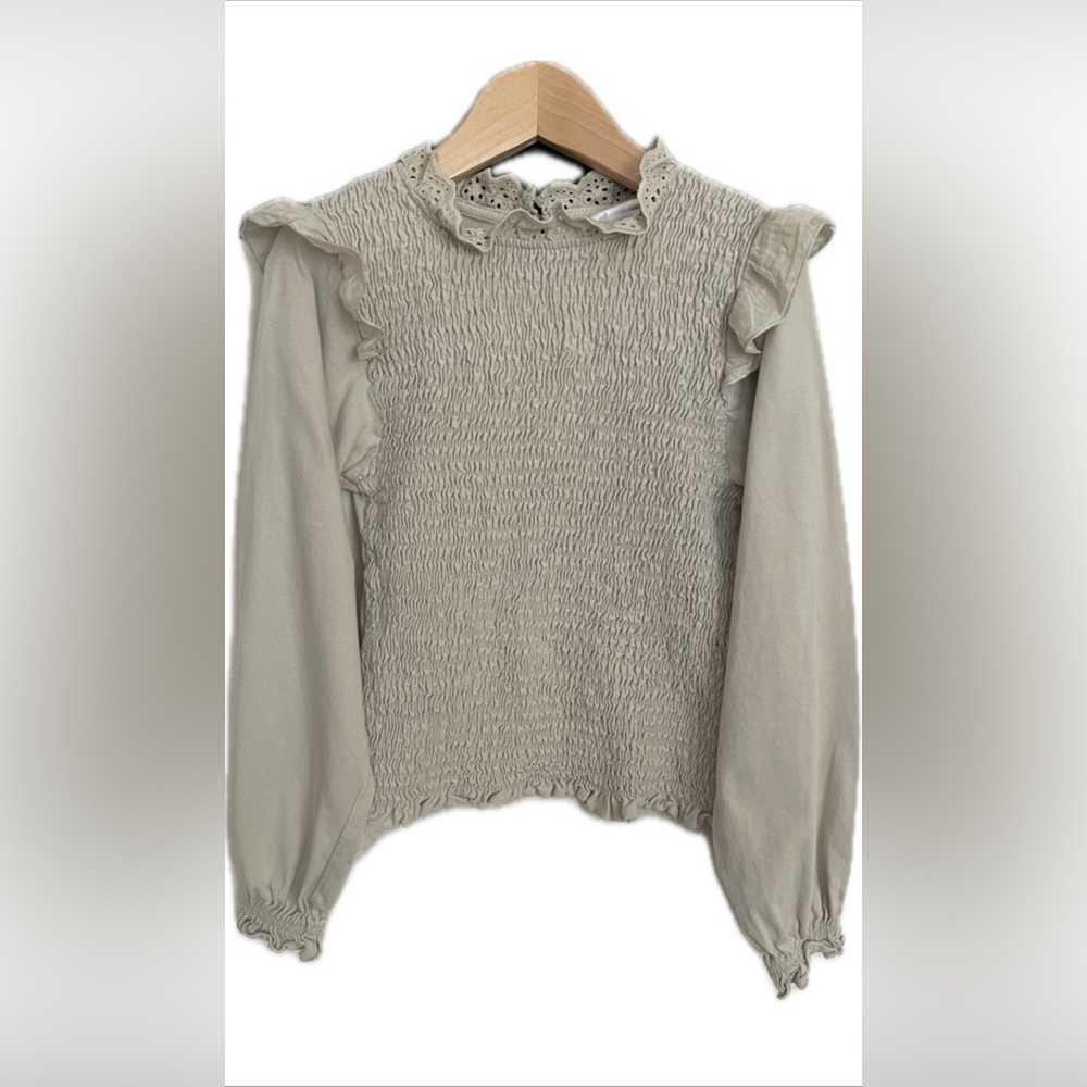 Zara Girls Long Sleeve Blouse, Size 9. Preowned grey/sage color.